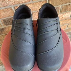 Easy Street Comfort Wave Shoe